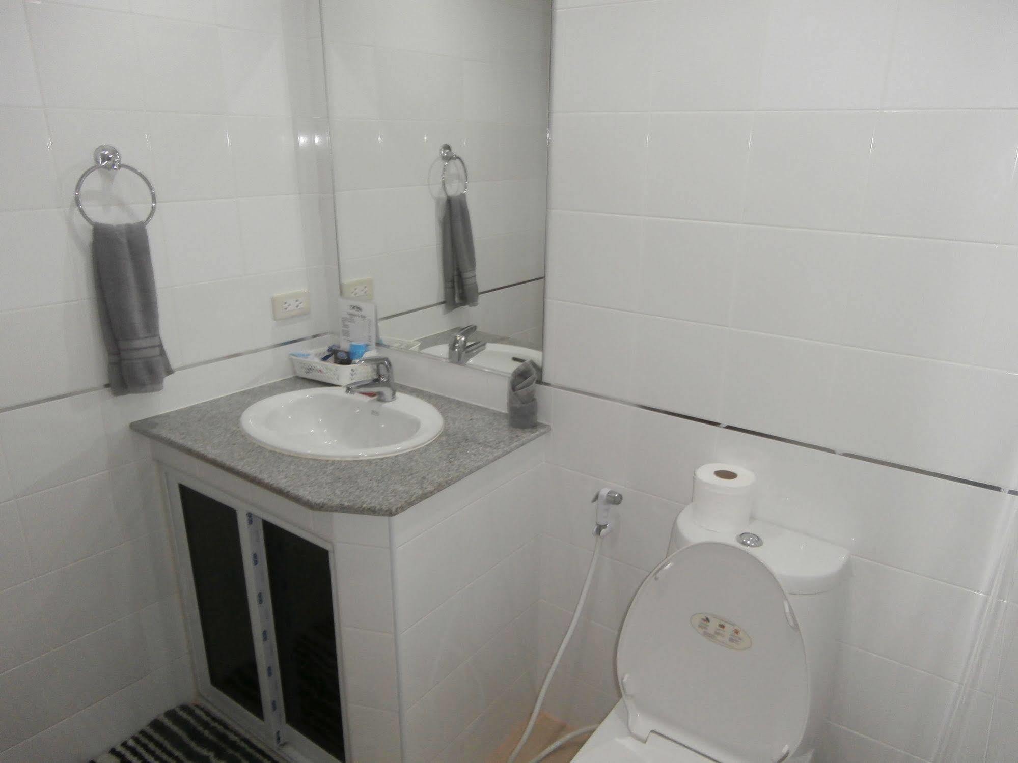 The Classroom Hotel Pattaya Exterior photo